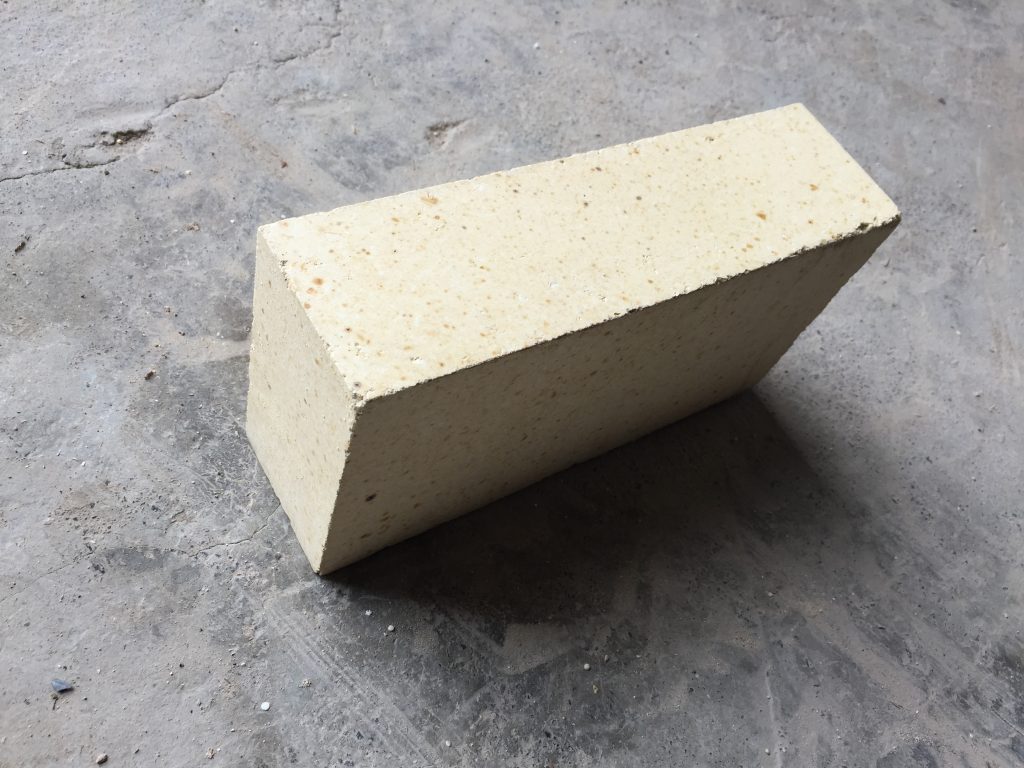 平順耐材生產(chǎn)的一級(jí)高鋁耐火磚適用于高溫窯爐 一級(jí)高鋁耐火磚