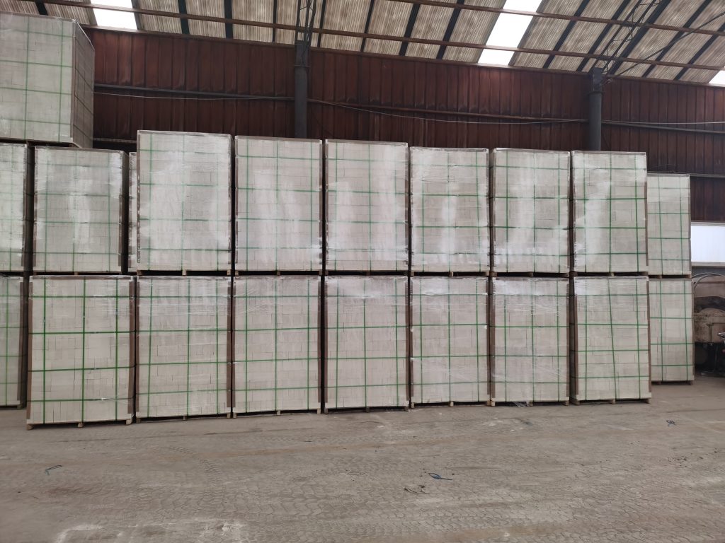 河南省莫來石隔熱磚_莫來石生產廠家河南_鄭州平順耐材 粘土磚_莫來石磚_高鋁磚廠家_耐火磚價格尺寸-鄭州平順耐材 河南莫來石保溫磚